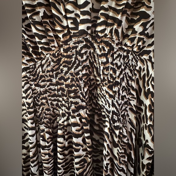 BOHO BOUTIQUE size SMALL, zebra print, long sleeved asymmetrical hemline dress. - Picture 7 of 9